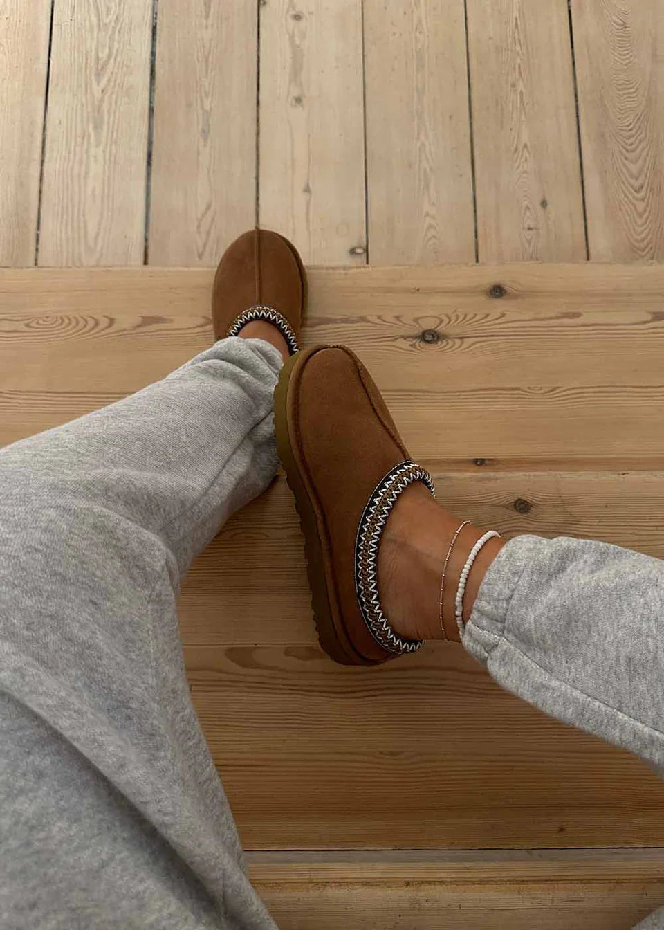 UGG Slippers - Light brown